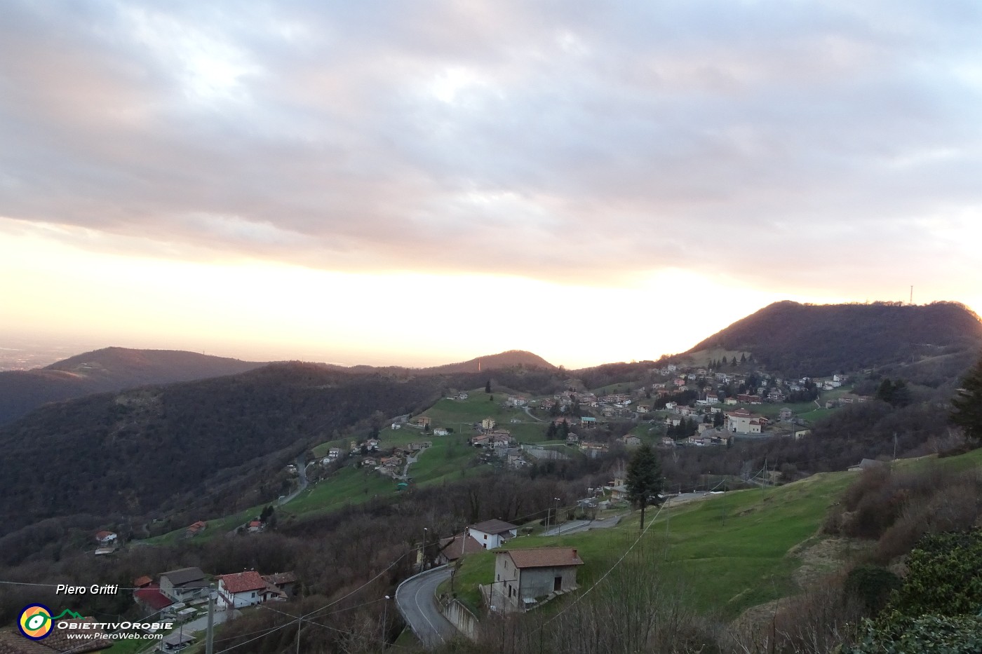 92 Vista su Monte di Nese.JPG